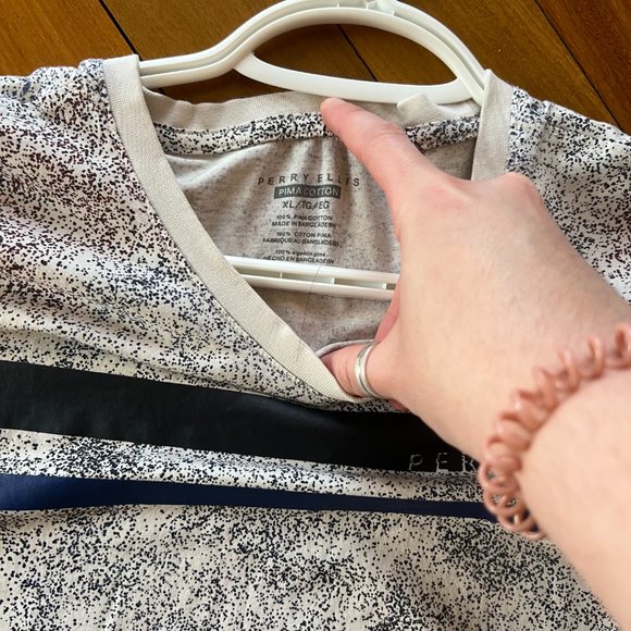 Perry Ellis T-shirt - Picture 3 of 5